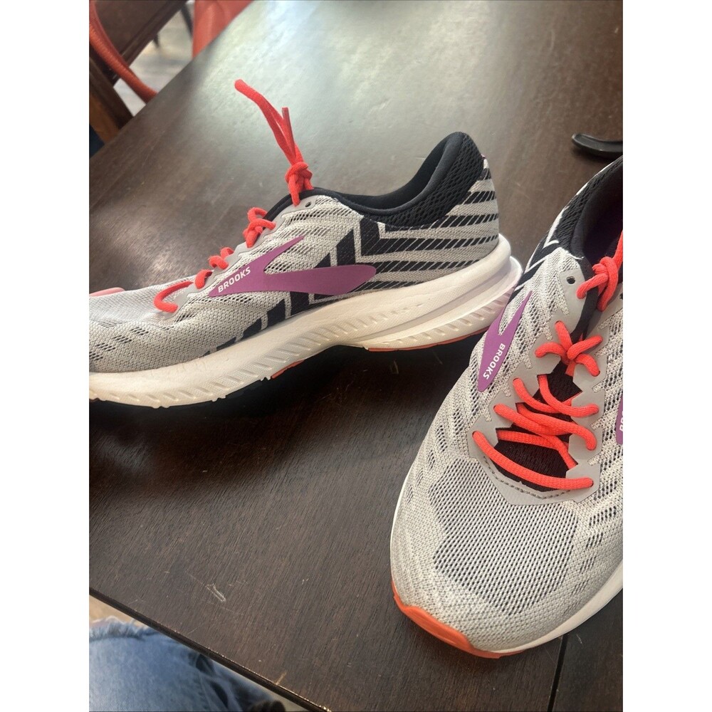 S27 Brooks Launch 6 Women's Grey/Black/Purple Running Shoes Sneakers Size 7
